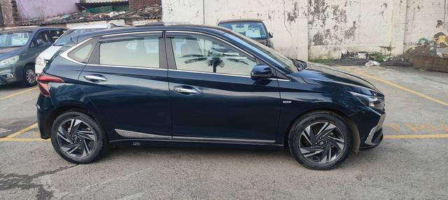 https://images10.gaadi.com/usedcar_image/4562878/original/processed_5e1dd546460d0c3261c2f3c95b250290.jpg?imwidth=6401