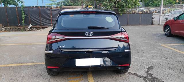 https://images10.gaadi.com/usedcar_image/4562878/original/processed_9b1f5d27aea8c82845f552de157e2732.jpg?imwidth=6402