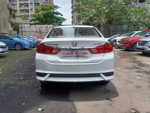 https://images10.gaadi.com/usedcar_image/4562888/original/processed_7cf423f5e61e88efda7078e73bcafa84.jpeg?imwidth=6401