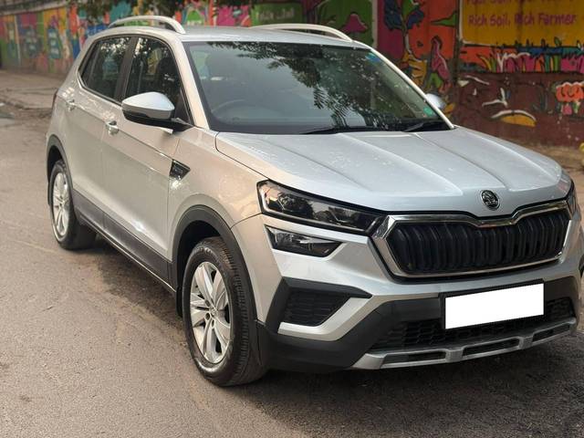 https://images10.gaadi.com/usedcar_image/4562894/original/processed_6cee6536de448338f5301279fba4a860.jpg?imwidth=6400