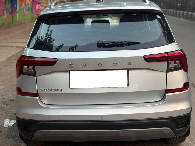https://images10.gaadi.com/usedcar_image/4562894/original/processed_e8ac4985f2f61fe1da2bc04c6aad1b8c.jpg?imwidth=6402