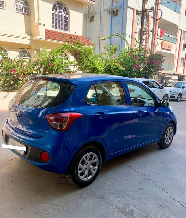 https://images10.gaadi.com/usedcar_image/4562899/original/processed_71fbaff1a101018a5e4fc93f83d7c9e2.jpg?imwidth=6402