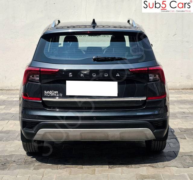 https://images10.gaadi.com/usedcar_image/4562903/original/processed_1442ac9b59d56b522dd9634ef8c61ebb.jpg?imwidth=6401