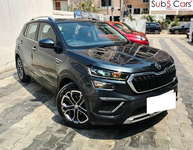 https://images10.gaadi.com/usedcar_image/4562903/original/processed_900709d440189295e9e4f25d2a2a23df.jpg?imwidth=6400
