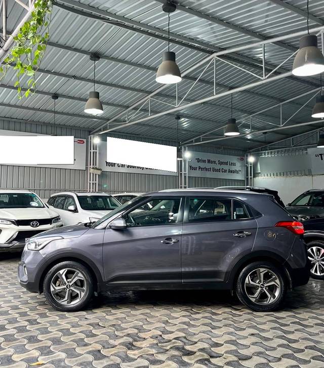 https://images10.gaadi.com/usedcar_image/4562904/original/processed_8f9ae3e0c2fcfa4ba591c642a6164e41.jpg?imwidth=6401