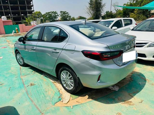 https://images10.gaadi.com/usedcar_image/4562948/original/processed_95f582aeb3436fb27c64c11903b1ae5e.jpg?imwidth=6402