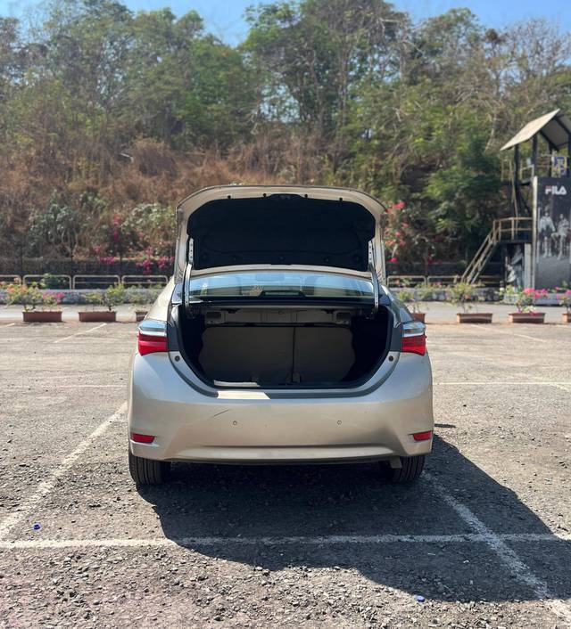 https://images10.gaadi.com/usedcar_image/4562953/original/processed_42f53ef48a83a914d15919bb0df9daa8.jpeg?imwidth=6402