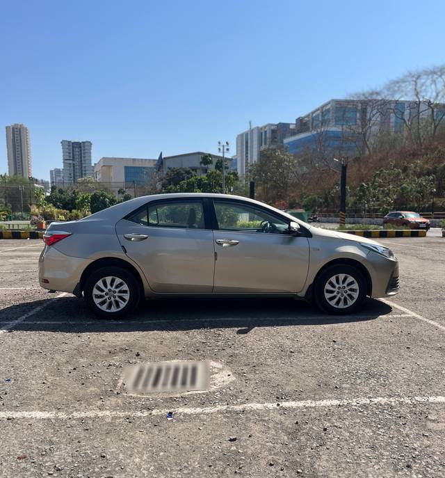 https://images10.gaadi.com/usedcar_image/4562953/original/processed_9cbfde877631b98eaafaa4a09f176e5b.jpeg?imwidth=6401