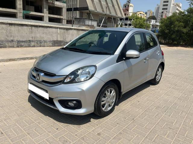 https://images10.gaadi.com/usedcar_image/4562955/original/processed_e4259353b656d8afee3986062d11050c.jpg?imwidth=6402
