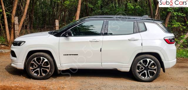 https://images10.gaadi.com/usedcar_image/4562960/original/837ed8ba55a66bd1c4557df740e98a19.jpg?imwidth=6402