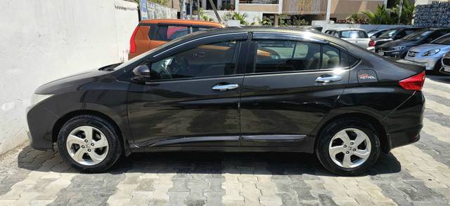 https://images10.gaadi.com/usedcar_image/4562969/original/30ab8f25015df71ebfa498bf8d8114c2.jpg?imwidth=6402