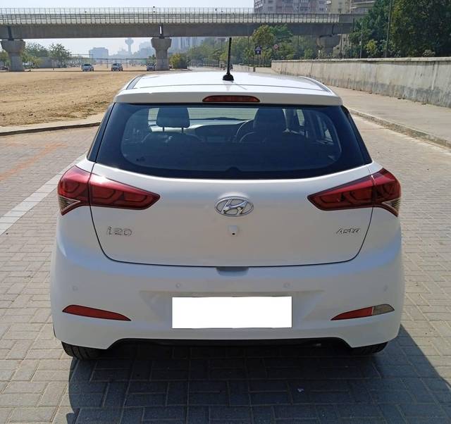 https://images10.gaadi.com/usedcar_image/4562973/original/processed_0a6f4528c28d455e3829c1c61896e13d.jpg?imwidth=6402
