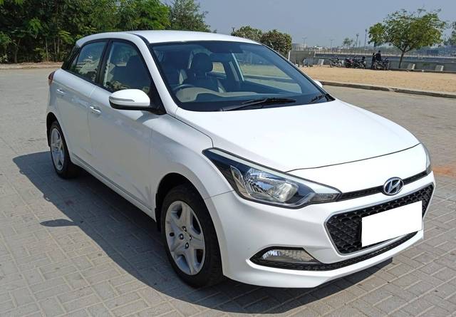https://images10.gaadi.com/usedcar_image/4562973/original/processed_0c6a16d68ff501b0c326b853afd0da62.jpg?imwidth=6400