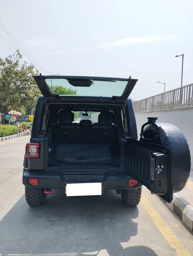 https://images10.gaadi.com/usedcar_image/4562976/original/processed_317ee794b0b953c7c5d4a09ab86e53d4.jpg?imwidth=6402