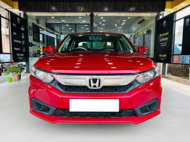 https://images10.gaadi.com/usedcar_image/4562994/original/processed_596f1e80c5582276e2416d00738c7211.jpg?imwidth=6400