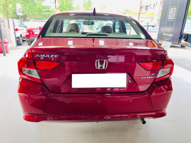 https://images10.gaadi.com/usedcar_image/4562994/original/processed_b5664efb5f0960934e36bee6d8624a4d.jpg?imwidth=6402
