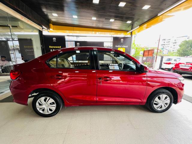 https://images10.gaadi.com/usedcar_image/4562994/original/processed_c503254656e5e4633c1451c5a5261478.jpg?imwidth=6401