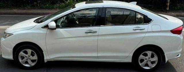 https://images10.gaadi.com/usedcar_image/4562999/original/processed_0fb8871c-7501-47fa-b6aa-50b097b7da30.jpg?imwidth=6402