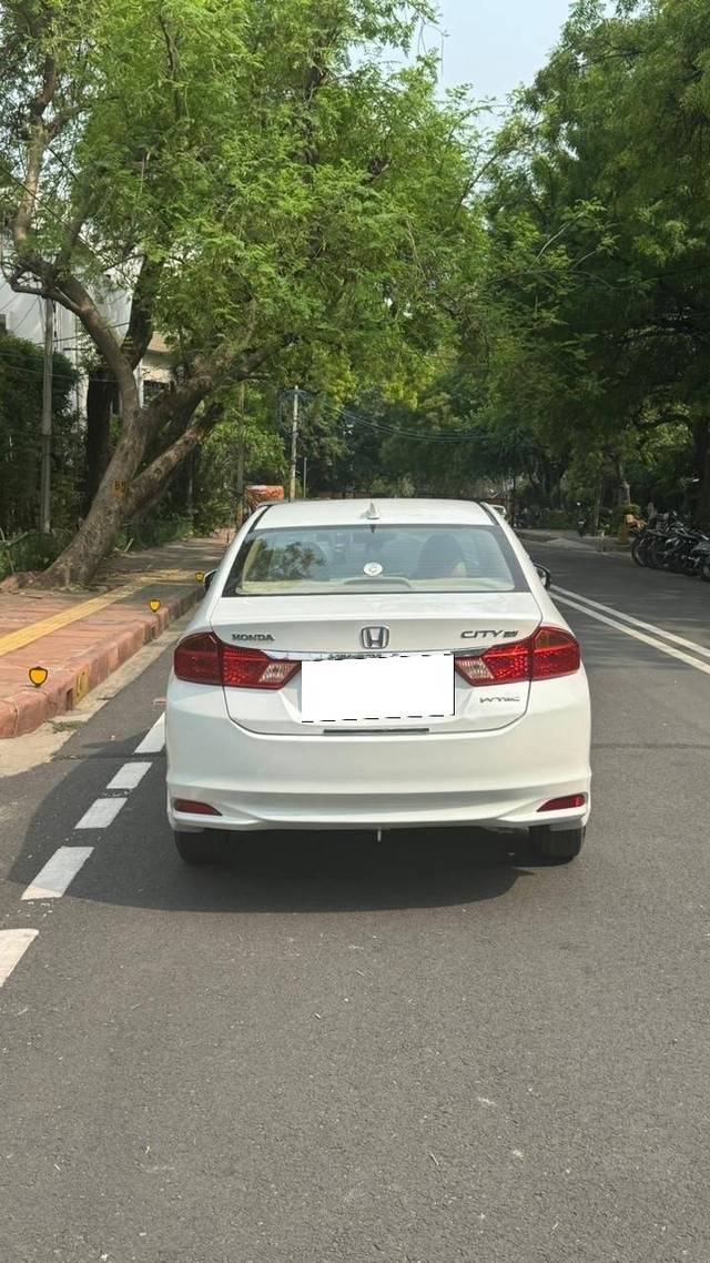 https://images10.gaadi.com/usedcar_image/4562999/original/processed_7d12bc69-b1e8-4705-8b6c-5e1c0491b16a.jpg?imwidth=6401