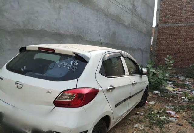 https://images10.gaadi.com/usedcar_image/4563019/original/c2d72388-56ca-4fcf-9701-1b48557f6afc.?imwidth=6400