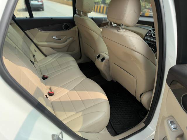 https://images10.gaadi.com/usedcar_image/4563020/original/37d965902293b94915f0ea7b73aca451.jpg?imwidth=6402