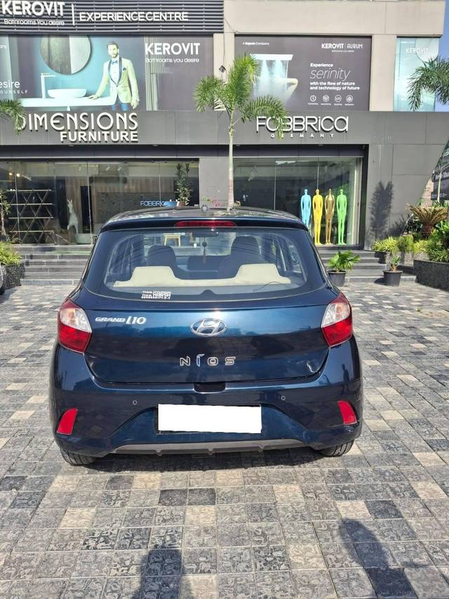 https://images10.gaadi.com/usedcar_image/4563098/original/processed_8acac8ce2000675ccea057f031260300.jpg?imwidth=6401