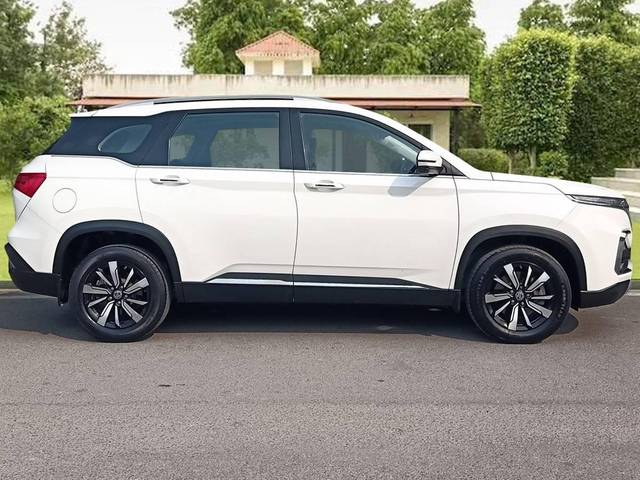 https://images10.gaadi.com/usedcar_image/4563101/original/processed_fedae24f8c8731afd711aa07da7a9d96.jpg?imwidth=6401