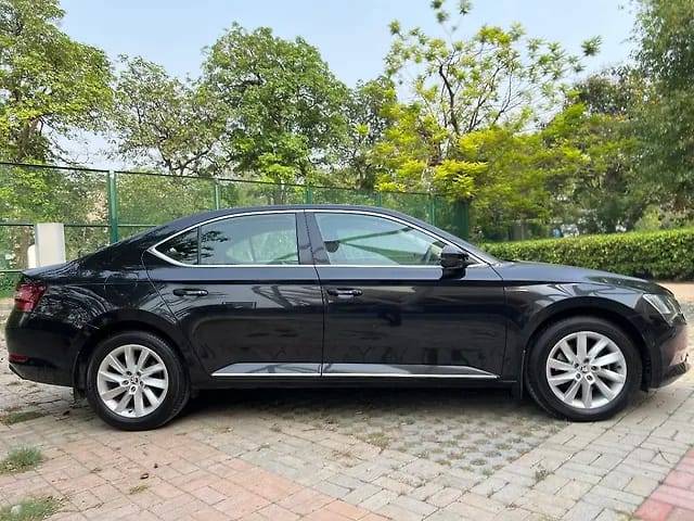 https://images10.gaadi.com/usedcar_image/4563104/original/083b4d2d8e5a95c5b3eedff42a4cce59.jpg?imwidth=6401