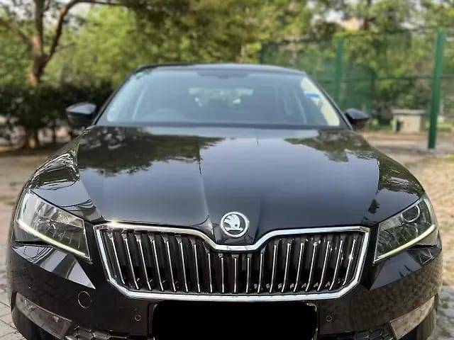 https://images10.gaadi.com/usedcar_image/4563104/original/processed_06e2dd9e2474fb9f456c146e05f4b13f.jpg?imwidth=6400
