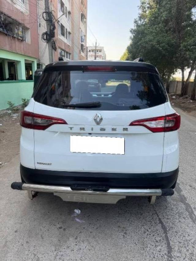 https://images10.gaadi.com/usedcar_image/4563116/original/processed_db0e318f-aca2-46f8-bcd3-08cadb146dd9.jpeg?imwidth=6402