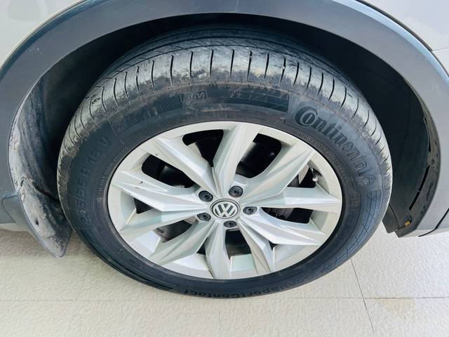 https://images10.gaadi.com/usedcar_image/4563125/original/f6aa8d56ae9371737d0872bd338e6657.jpg?imwidth=6401