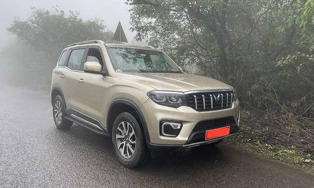 https://images10.gaadi.com/usedcar_image/4563127/original/0d57bd9f6a290838d43b5cd7d1dbf7e6.jpg?imwidth=6400