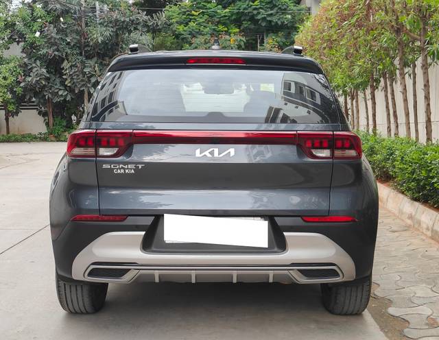 https://images10.gaadi.com/usedcar_image/4563128/original/processed_24c4f6d3d56f635e7c576b07f9c3726d.jpg?imwidth=6402