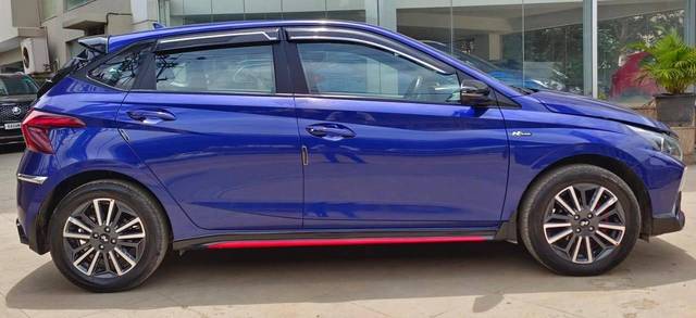 https://images10.gaadi.com/usedcar_image/4563129/original/processed_3a33ed28bb683c9535cccd82caa7a8f2.jpeg?imwidth=6401