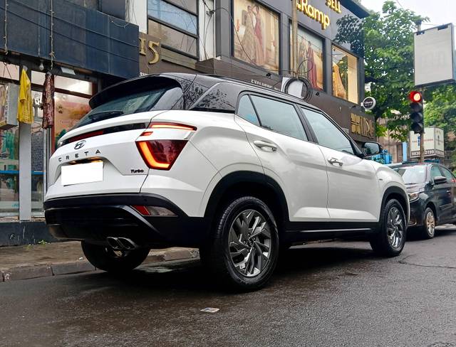 https://images10.gaadi.com/usedcar_image/4563130/original/processed_8581c5ce363858a61c2e274074d7fa6a.jpg?imwidth=6401