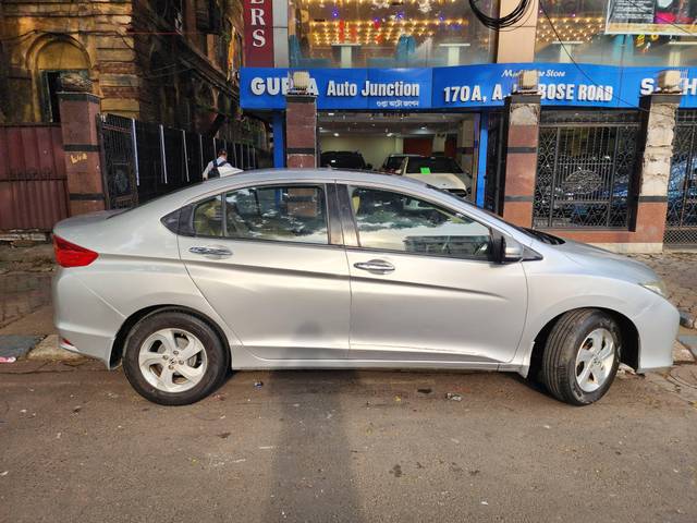 https://images10.gaadi.com/usedcar_image/4563134/original/processed_3ae273f3ef588f65118b490fb58e0147.jpg?imwidth=6401