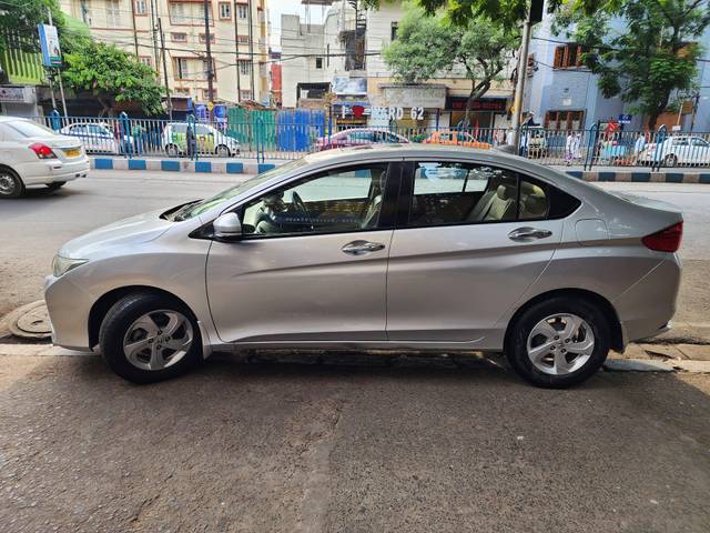https://images10.gaadi.com/usedcar_image/4563134/original/processed_f5cceb402604291122613875a11d2cfb.jpg?imwidth=6402