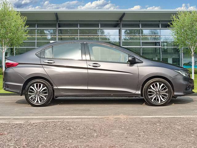 https://images10.gaadi.com/usedcar_image/4563136/original/aefd17ff6ece84f143a4aac61f567331.jpg?imwidth=6401