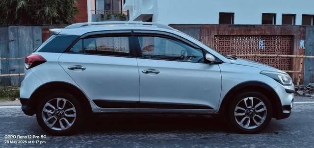 https://images10.gaadi.com/usedcar_image/4563138/original/processed_420c35df71e9eec26197da5f5a5dde46.jpg?imwidth=6401