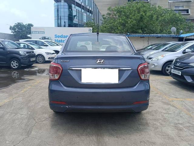https://images10.gaadi.com/usedcar_image/4563139/original/processed_d5d33f5bb41fed8acc60e3697baccb35.jpg?imwidth=6401