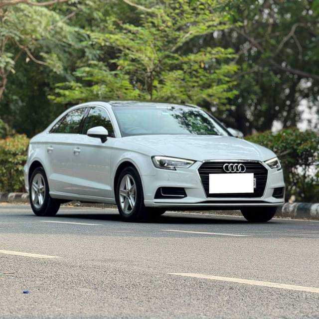 https://images10.gaadi.com/usedcar_image/4563149/original/processed_db3bfeff3e179d8c8f905e7d05522422.jpg?imwidth=6400