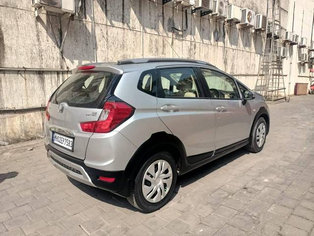https://images10.gaadi.com/usedcar_image/4563155/original/processed_881f4bf9409e80cac9b824a30d0415c1.jpeg?imwidth=6401