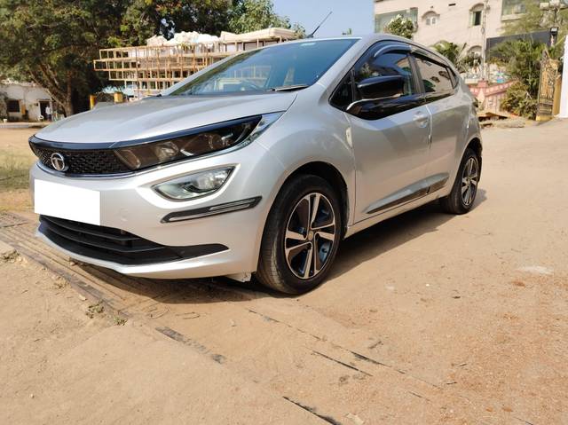 https://images10.gaadi.com/usedcar_image/4563156/original/processed_174644a9ac646ef4223da2a8e5197cc3.jpg?imwidth=6400