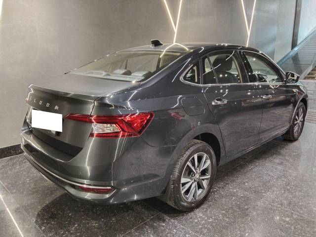 https://images10.gaadi.com/usedcar_image/4563163/original/processed_6f880b09833dde332406b36117828713.jpg?imwidth=6402