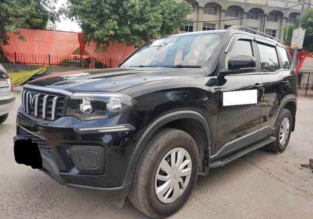https://images10.gaadi.com/usedcar_image/4563178/original/processed_272b6a86-3bf3-461f-971f-72c8804a32f4.jpg?imwidth=6400