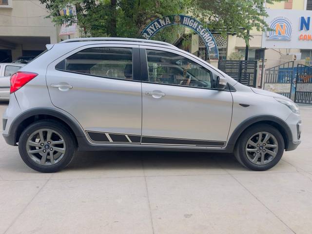 https://images10.gaadi.com/usedcar_image/4563182/original/a529c9df9feb1e1e8882bc5eb2f6b976.jpg?imwidth=6401
