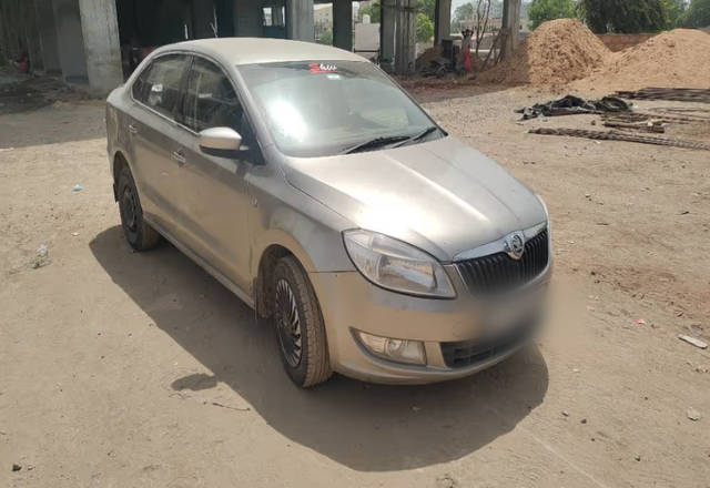https://images10.gaadi.com/usedcar_image/4563210/original/650b8e65-24d4-4ce2-a860-a9346fcb4b11.?imwidth=6400
