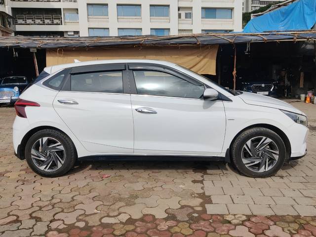 https://images10.gaadi.com/usedcar_image/4563241/original/25caa9a8b2e613543628c0181cbb8e0b.jpeg?imwidth=6401