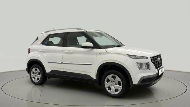 https://images10.gaadi.com/usedcar_image/4563249/original/de2f33556dda87a7bf8a330e8bd7f0d7.jpg?imwidth=6400