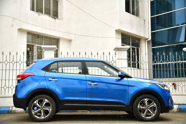 https://images10.gaadi.com/usedcar_image/4563250/original/4007c796ca2aa2fe9e0471ecc88fb88b.jpg?imwidth=6401